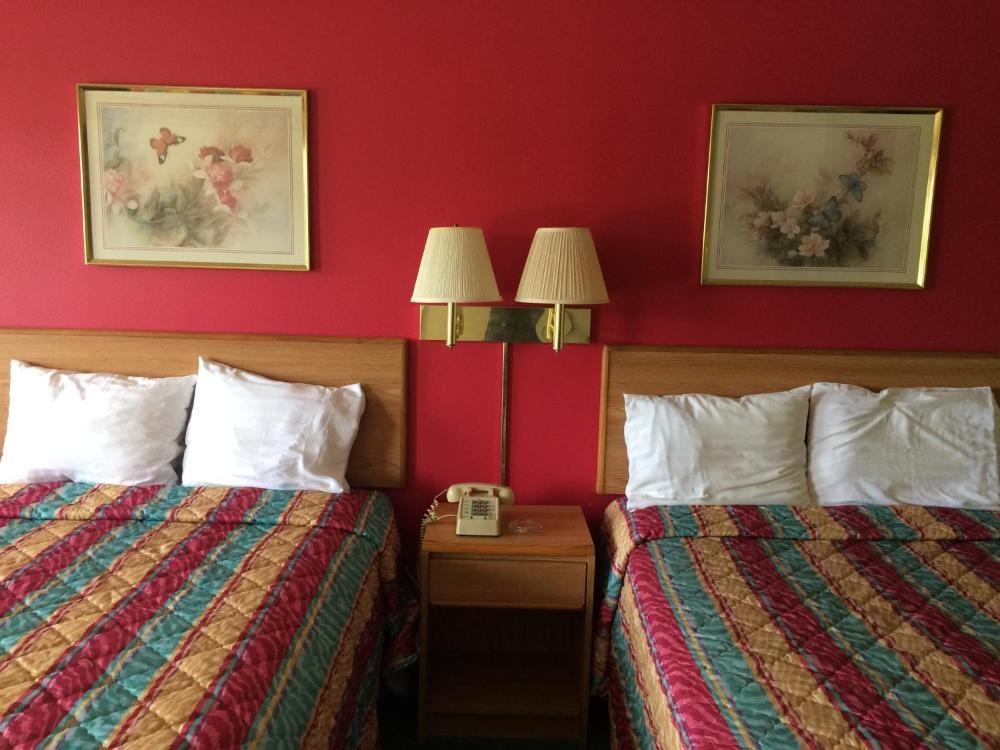 Western Motel - Camilla